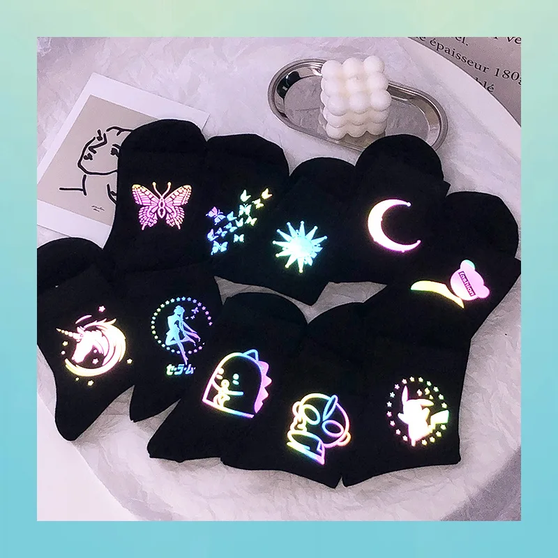 

Japan Anime Harajuku night reflection light socks funny cartoon socks fashion cute socks street style hip-hop skateboard socks