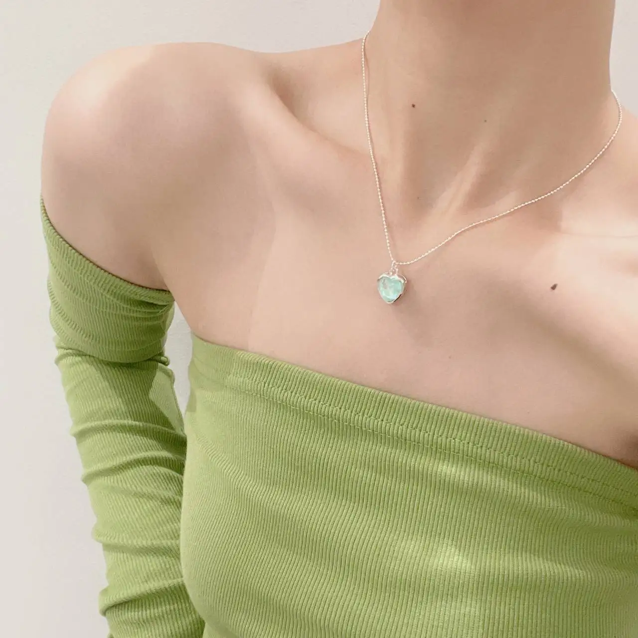 Зеленое прозрачное акриловое ожерелье с кулоном в виде сердца облако смайлик 2021