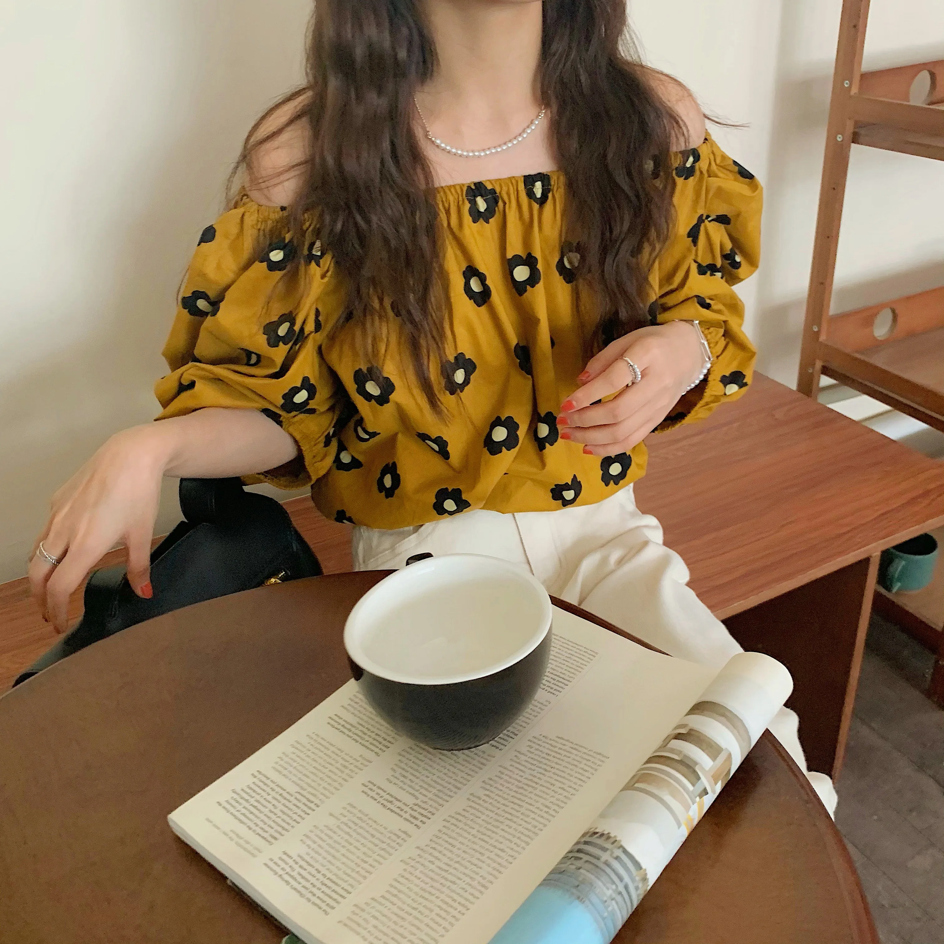 

Korejpaa Women Shirt 2021 Summer Korean Chic Sweet Romantic Flowers One-Line Collar Off Shoulder Loose Puff Sleeve Blouses