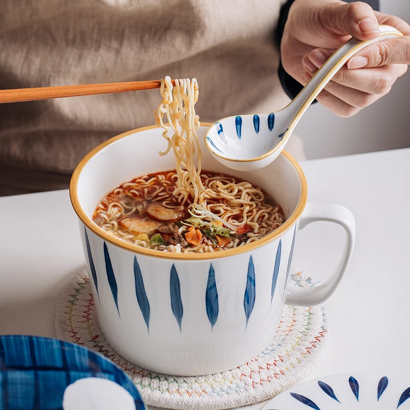 Керамическая чаша с крышкой индивидуальная для студенческого общежития