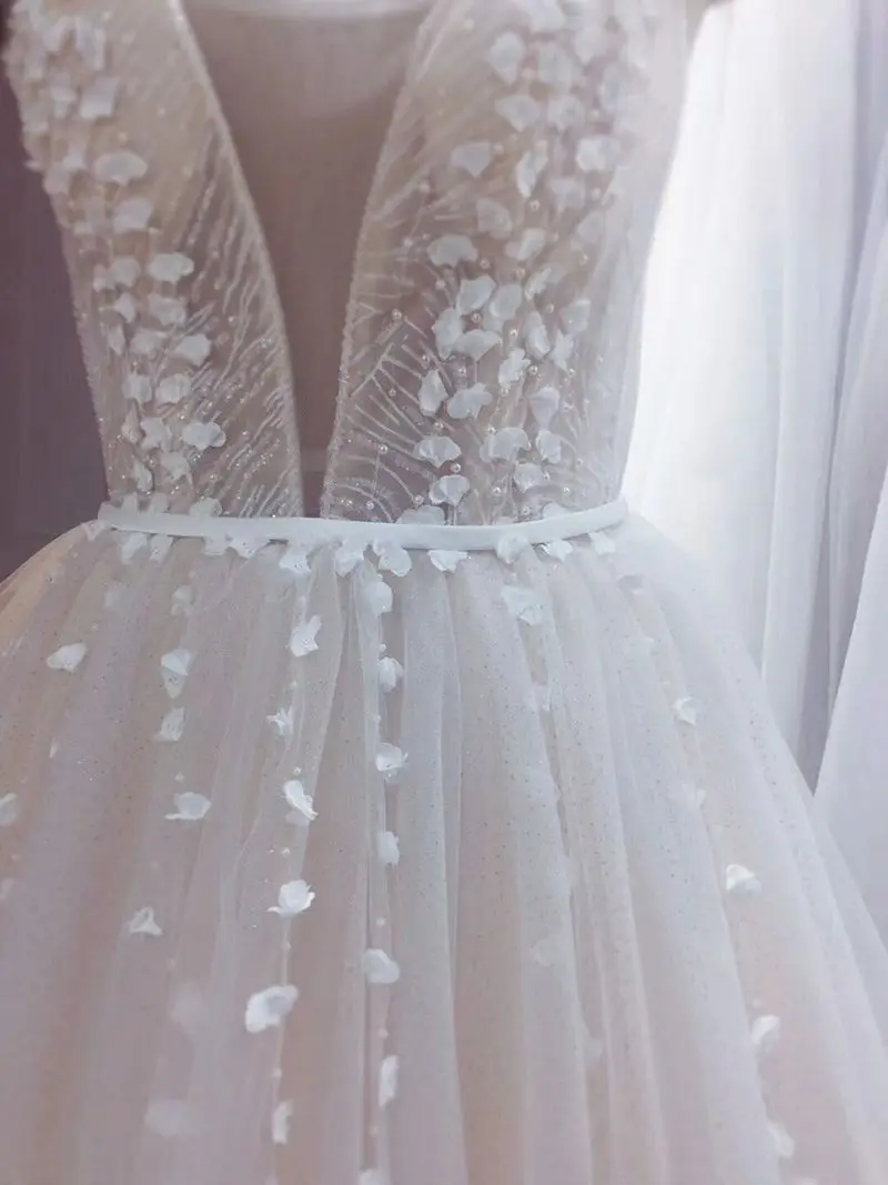 

Real Photos By FANWEIMEI Spaghetti Strap V-Neck Backless Applique Puffy Pleating Sleeveless Tulle Wedding Dress Bride Gown