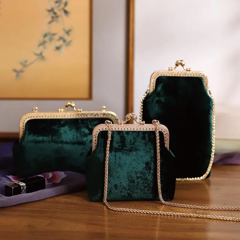 

The New Version of The Chain Velvet Diagonal Bag Vertical and Horizontal Mobile Phone Bag Antique Simple and Versatile