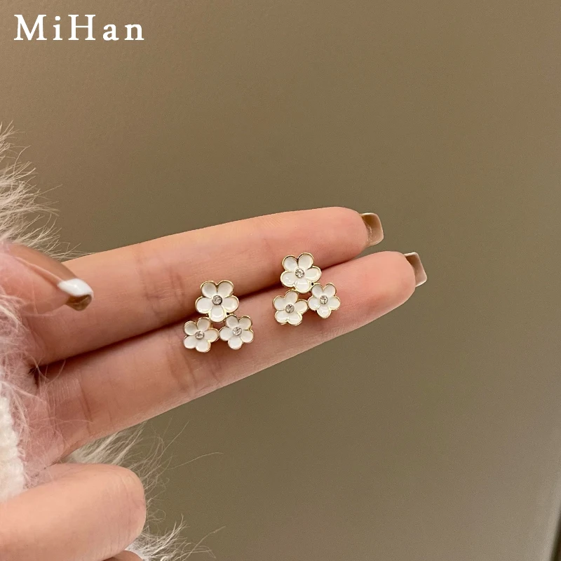 

Mihan S925 needle Sweet Jewelry White Flower Earrings Pretty Design High Quality Shiny Crystal Stud Earrings For Women Girl Gift