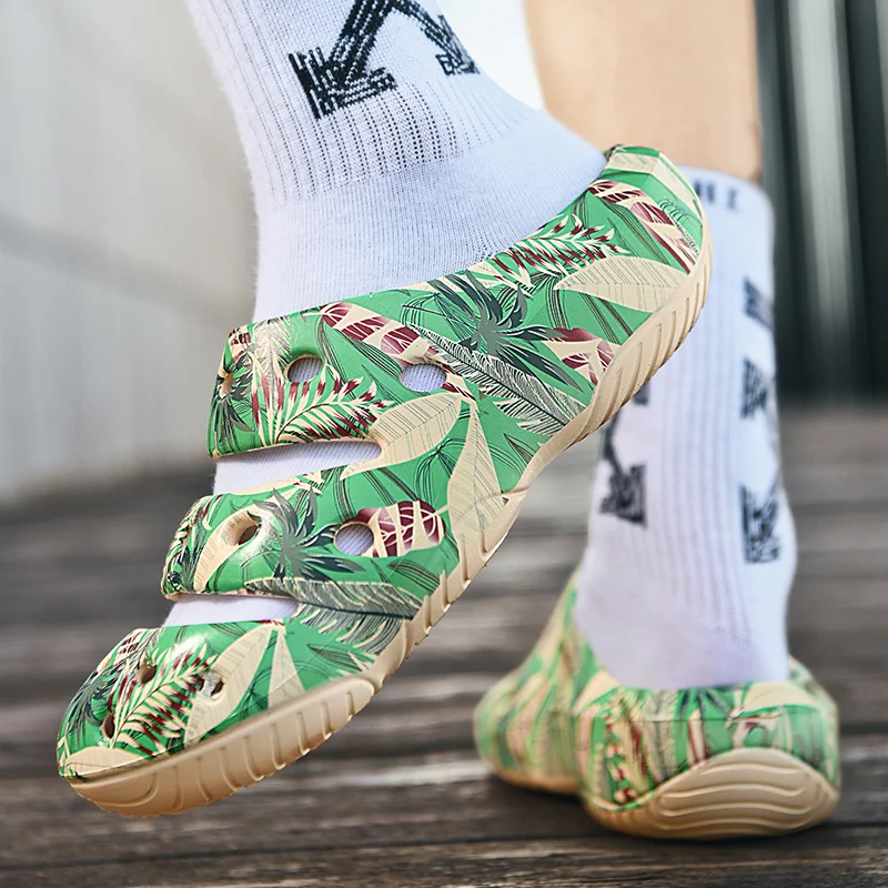 

Cong slippers for men 2021 summer outside wear Vietnam large size buns INS tidal beach web celebrity super fire semi-drag