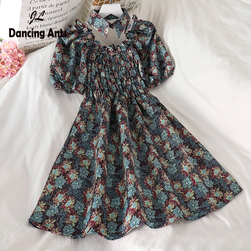 Женское облегающее платье с квадратным воротником коротким пышным рукавом