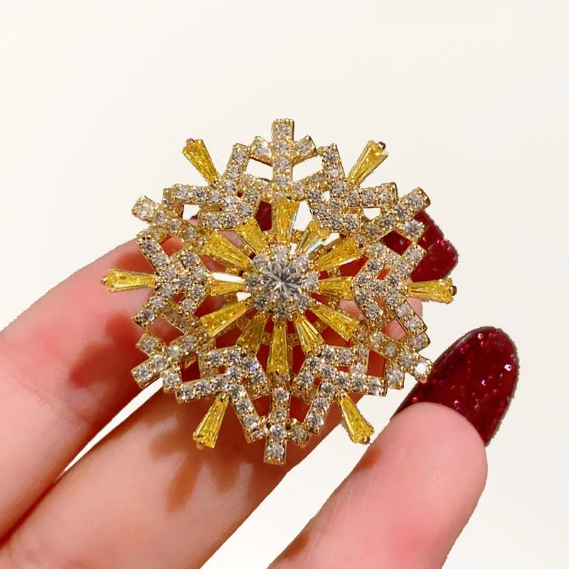 

High Quality Fashion Classic Sparkling Yellow AAA Cubic Zirconia Spinning Brooch Snowflake Women's Christmas GIft Dropshipping