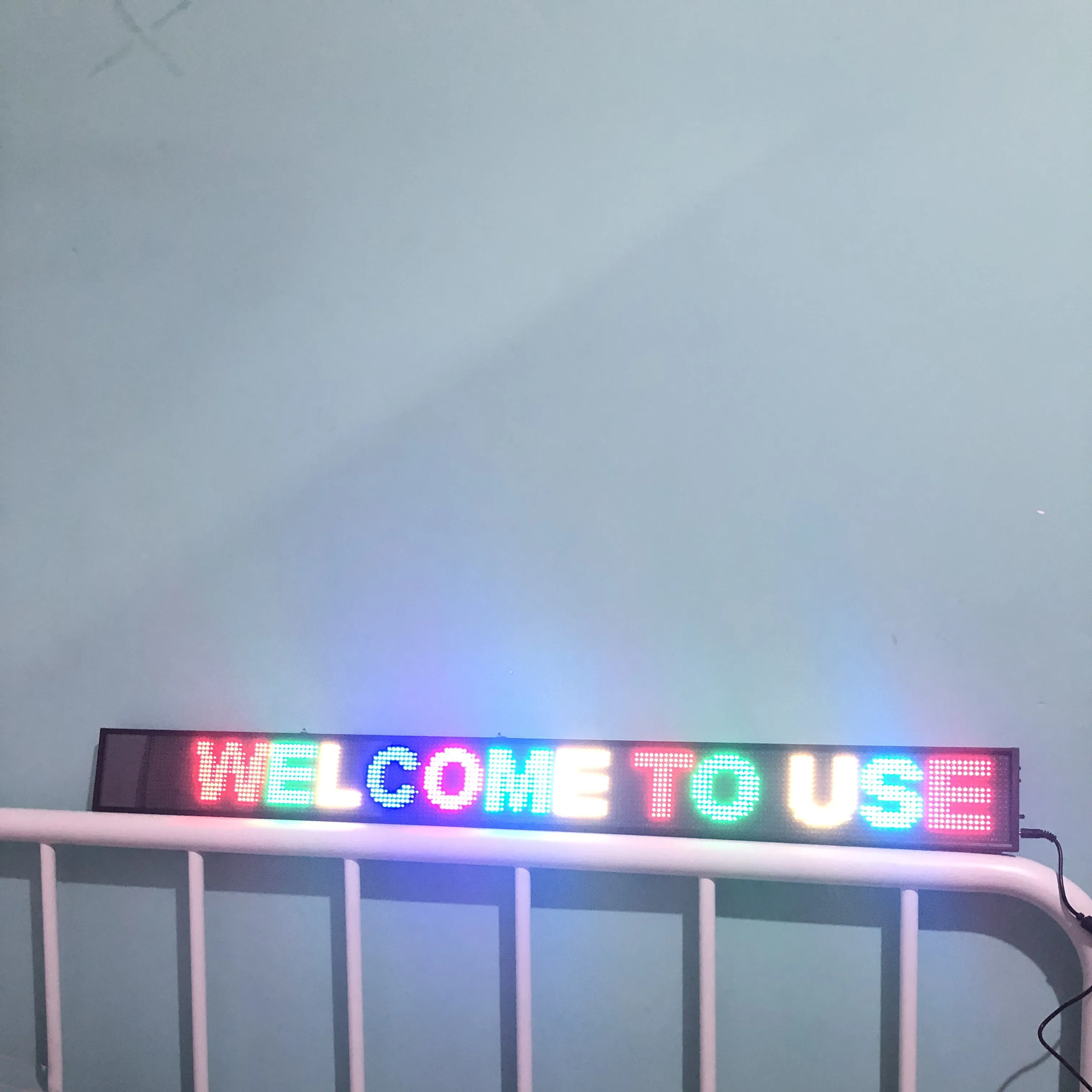 Полноцветный Rgb-знак со светодиодным дисплеем 16x192 пикселей 98 см P5 | Освещение