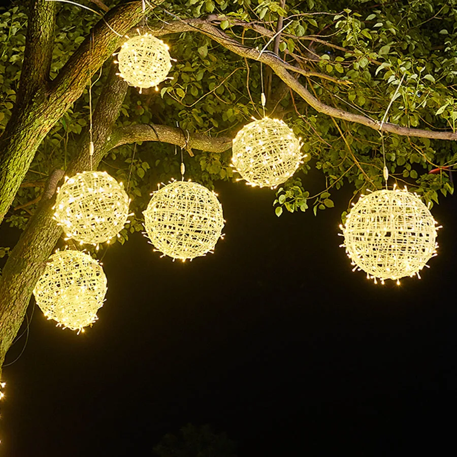 Bola de rattan árvores de natal luzes