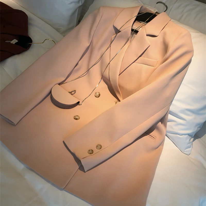 Женский двубортный пиджак с карманами розовый длинным рукавом верхняя одежда