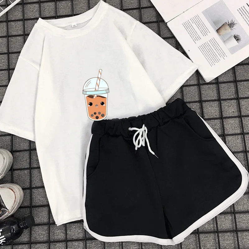 Летний женский спортивный костюм из двух предметов: футболка топ и шорты| |