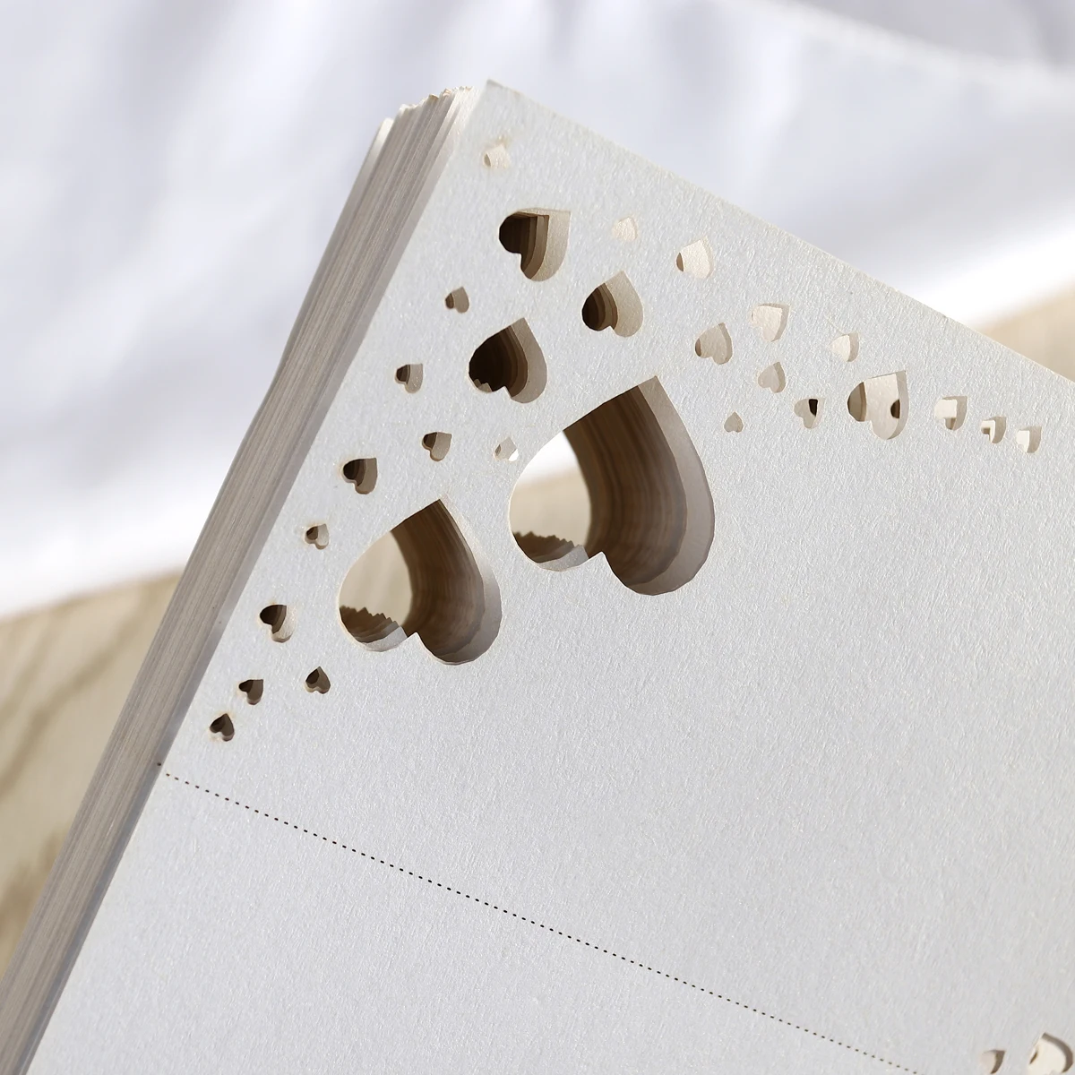 100 шт. бумажные карты для сидений с вырезами в форме сердца настольные визитки