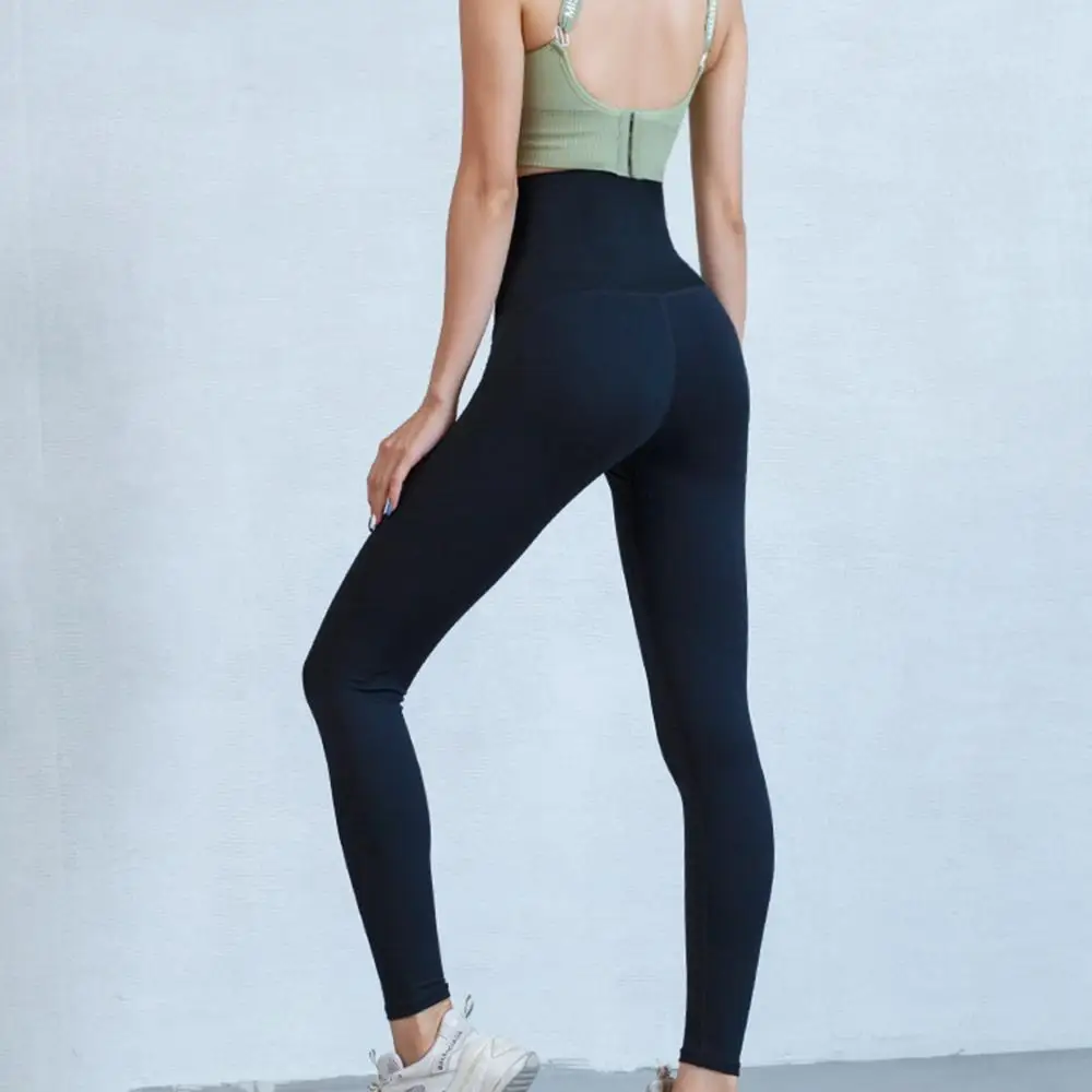 Леггинсы для йоги 2021 года с высокой талией, сжимающие ткани, поддерживающие бедра и создающие эффект подтянутых ягодиц для бега, тренировок в спортзале и фитнеса.