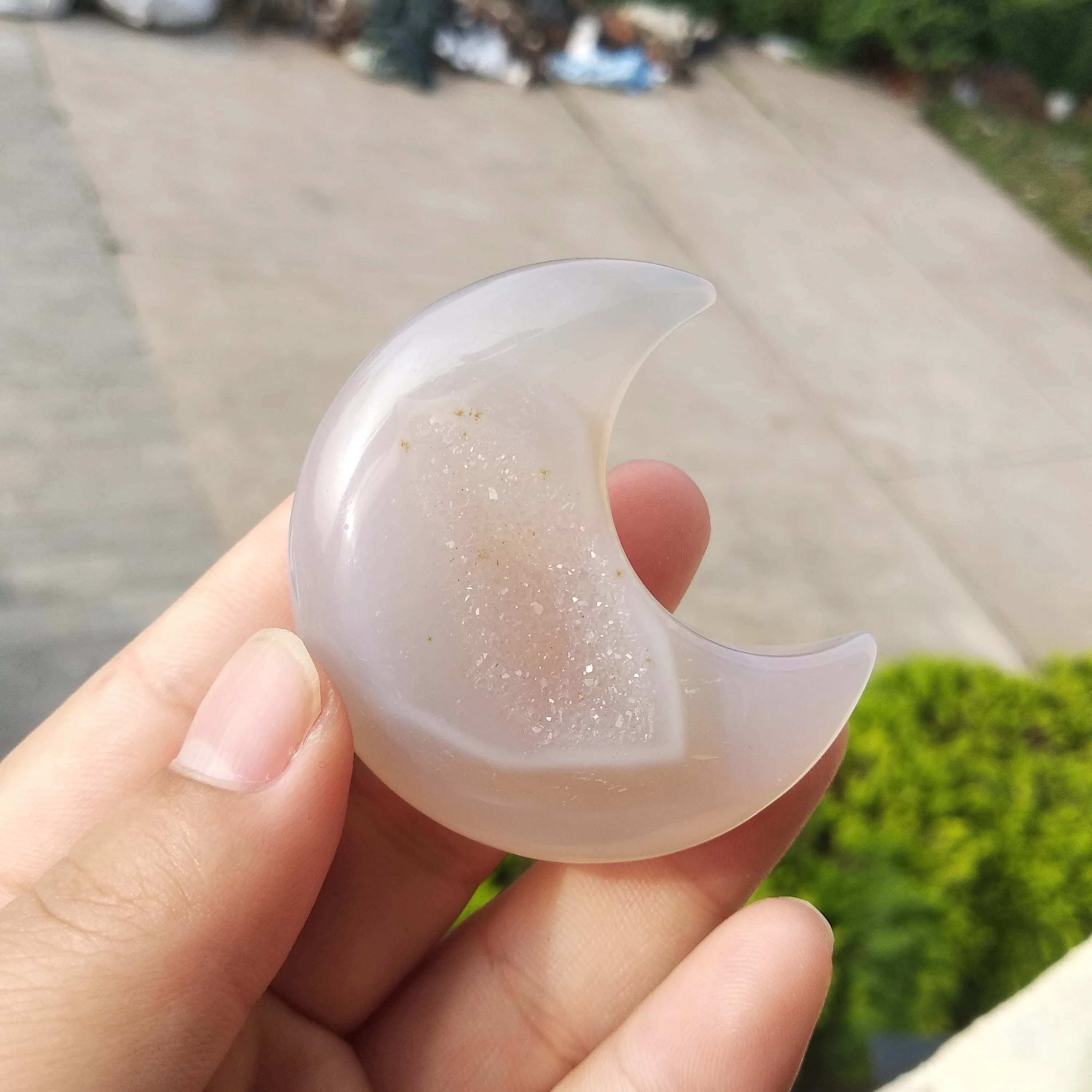 

1pcs High Quality natural Hand Carved healing Geode Agate moon Stone For Gift