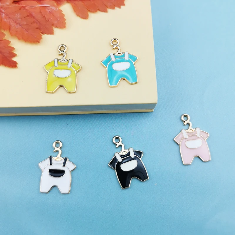 

10pcs/lot black white coat Baby clothes Enamel Charm clothes gold color jewelry with pendants bracelet DIY jewelry Accessories