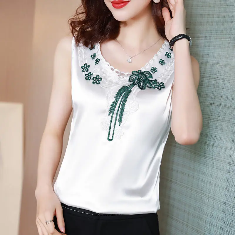 

Women 2021 Summer Fashion O-neck Lace Camisole Tops Female New Loose Sleeveless Tops Ladies Floral Embroidery Tank Tops Q57