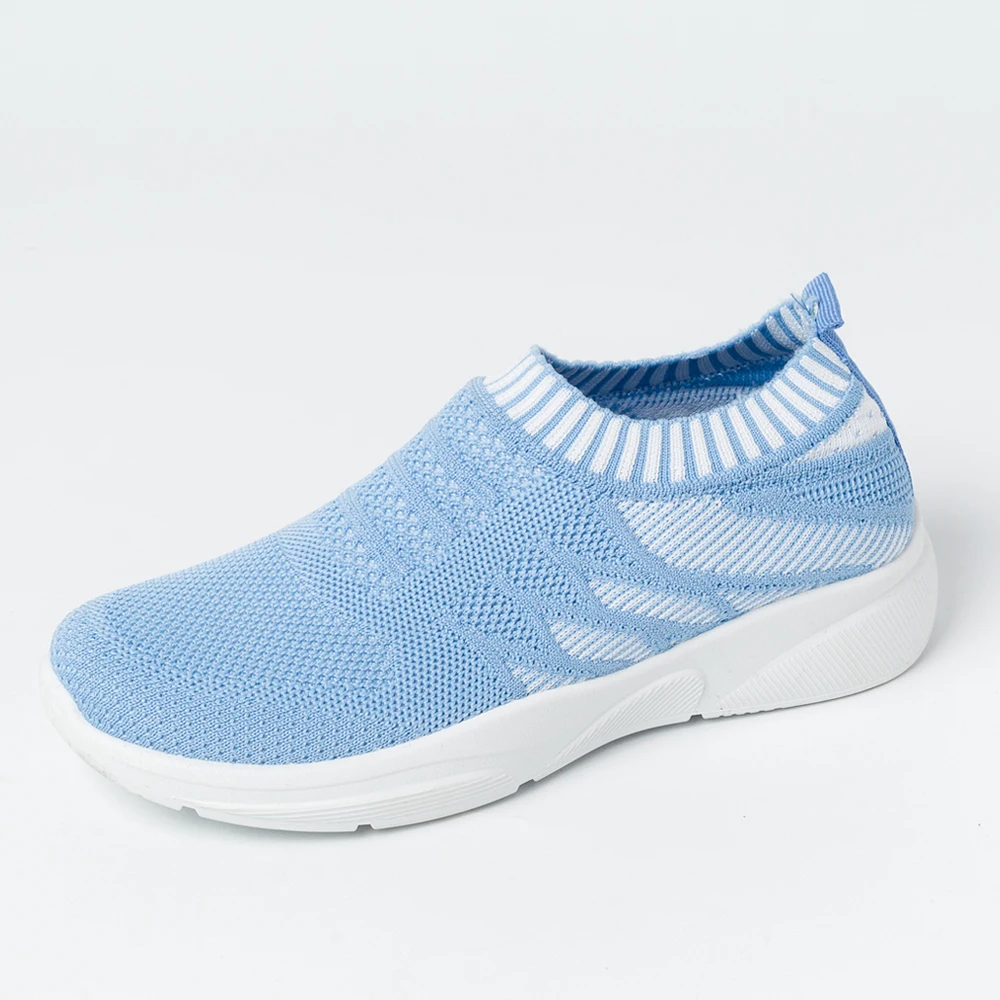 Женские кроссовки на вулканизированной подошве без застежки плоской для