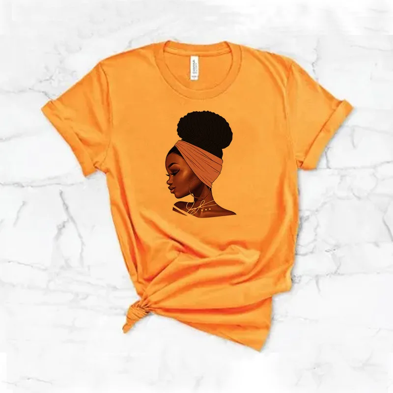 Футболка с круглым вырезом принтом в виде черной девушки | Женская одежда