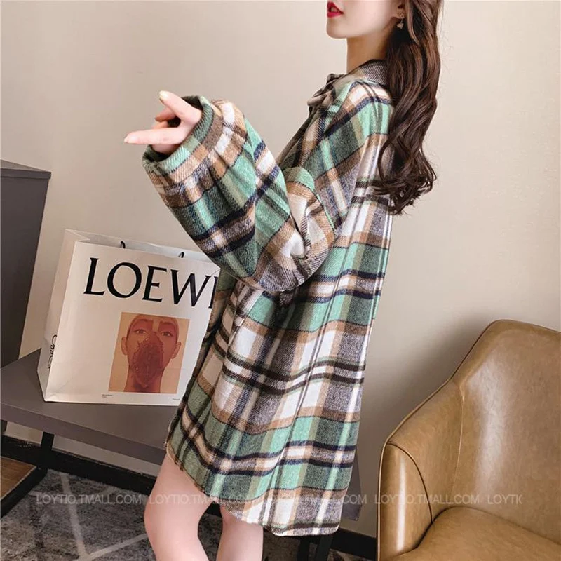 

Женское осенне-зимнее шерстяное пальто с утепленной подкладкой