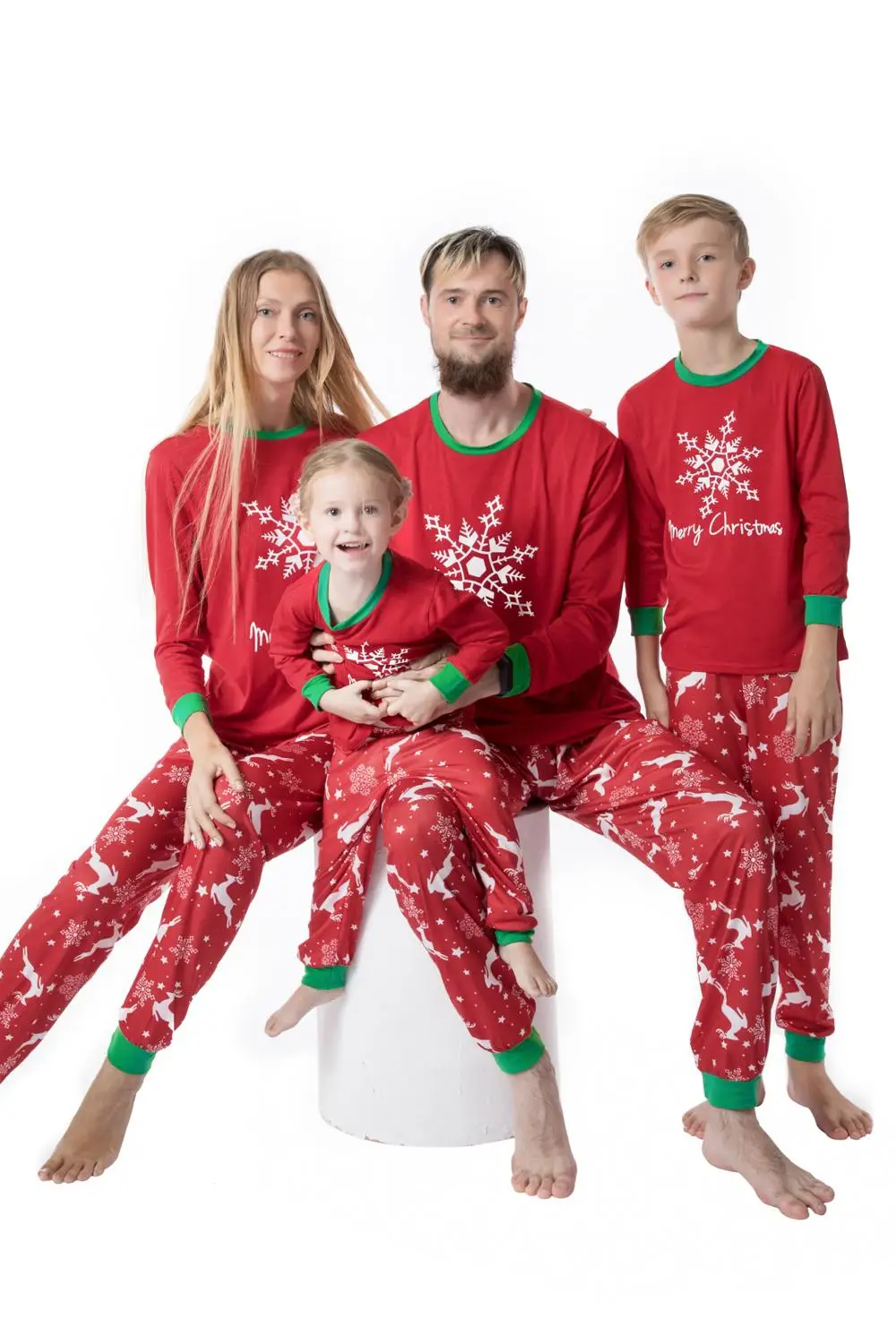 

Комплект одежды для семьи из топа и брюк, с принтом