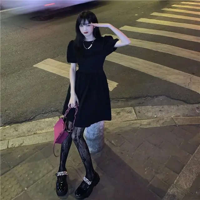 

2021 student sexy waist dress round neck bubble sleeve open back lace up bow small black skirt