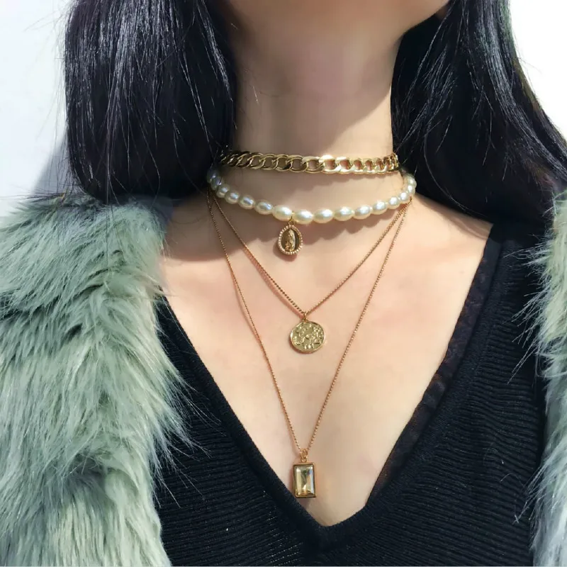 

Simple Fashion Imitation Pearl Layered Necklace 2020 Mash Up Coin Geometric Relief Portrait Pendant Necklace For Women