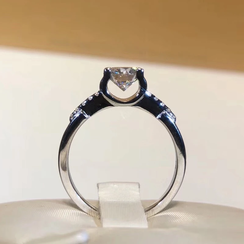 Женское серебряное кольцо с бриллиантовым муассанитом|Кольца| |