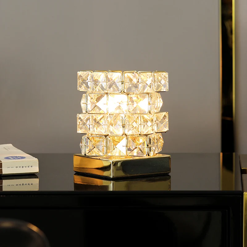 

Современный Кристалл Прикроватная настольная лампа креативный маленький Ночной светильник Искусство Свадебные Комната принцессы спальня исследовательская настольная лампа