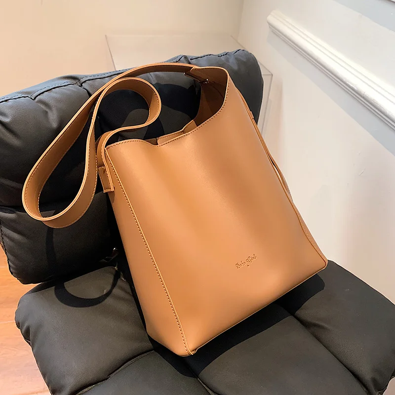 

Вместительная сумка-мешок, новинка 2021, простая повседневная женская сумка для поездок, сумка на одно плечо, сумка для матери, сумка для подмы...