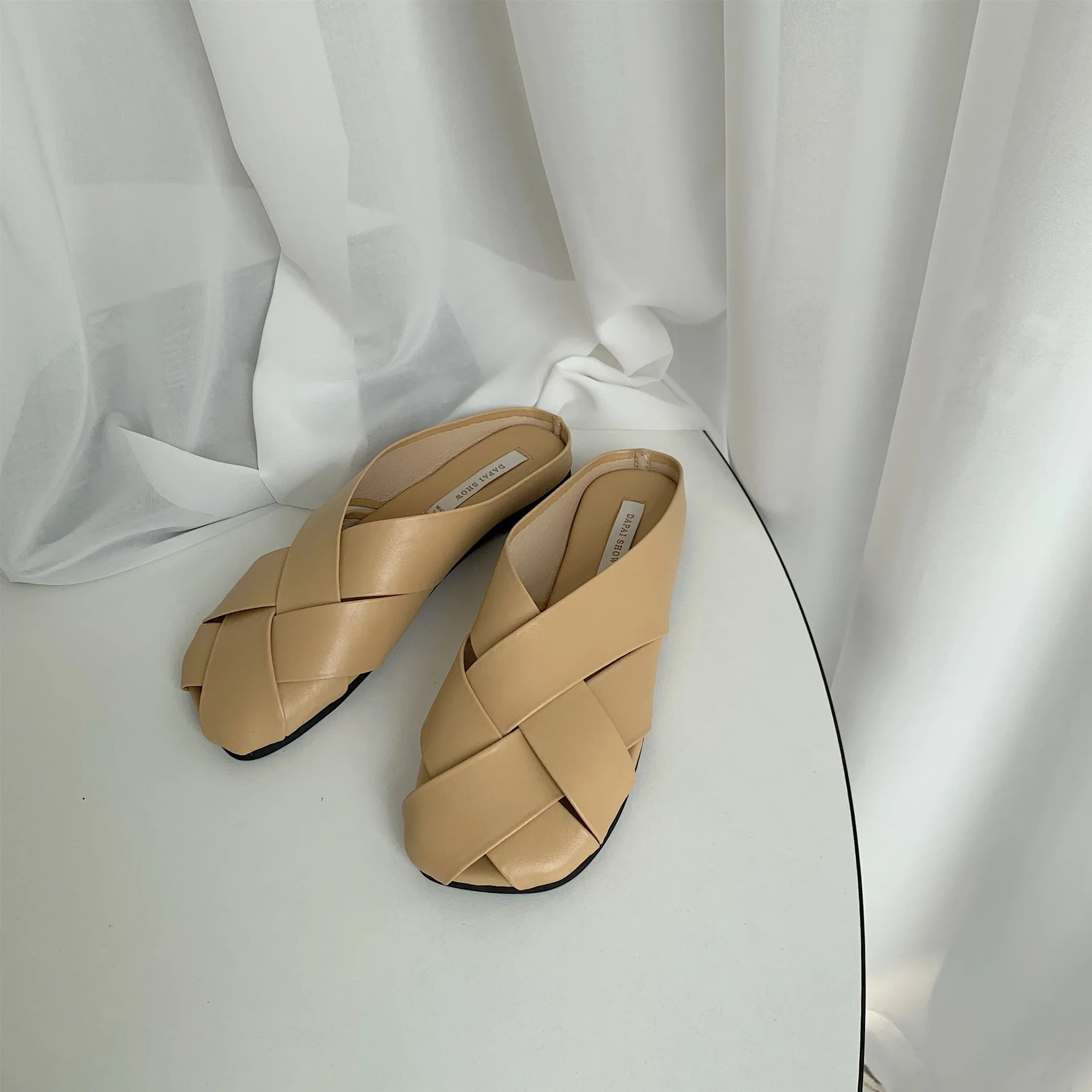 

Cover Toe Shoes Slippers Casual Low Summer Clogs Woman Slides Luxury Beach Rubber Flat Fashion Rome PU Fabric Basic Hoof Heels