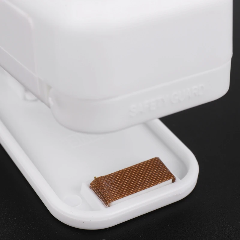 

Clips Handheld Mini Electric QuickDone Vacuum Food Sealer Plastic Bag Heat Sealing Snacks Sealer Machine
