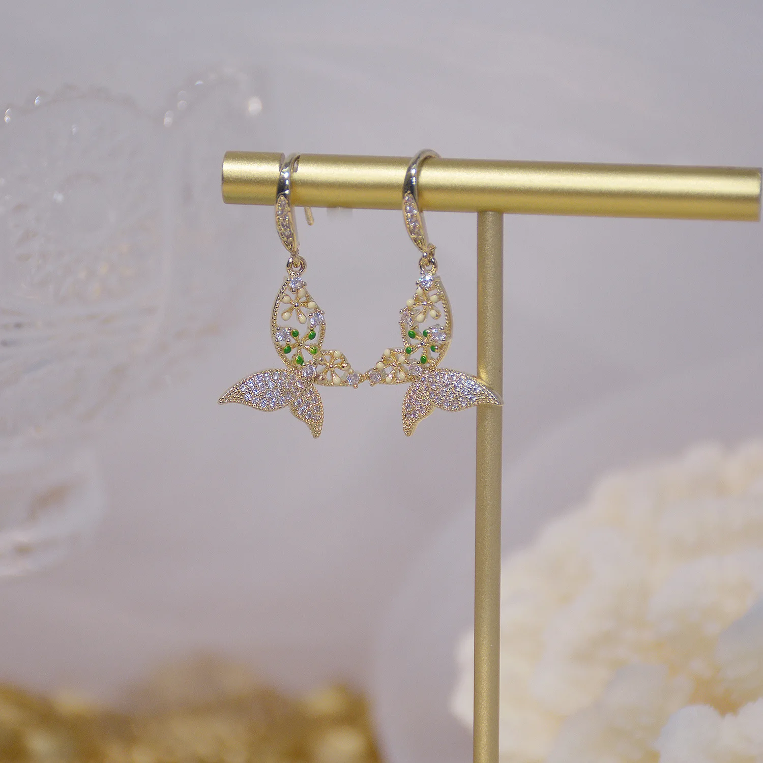 Блестящие боковые новые аксессуары элегантные серьги-гвоздики с бабочками и