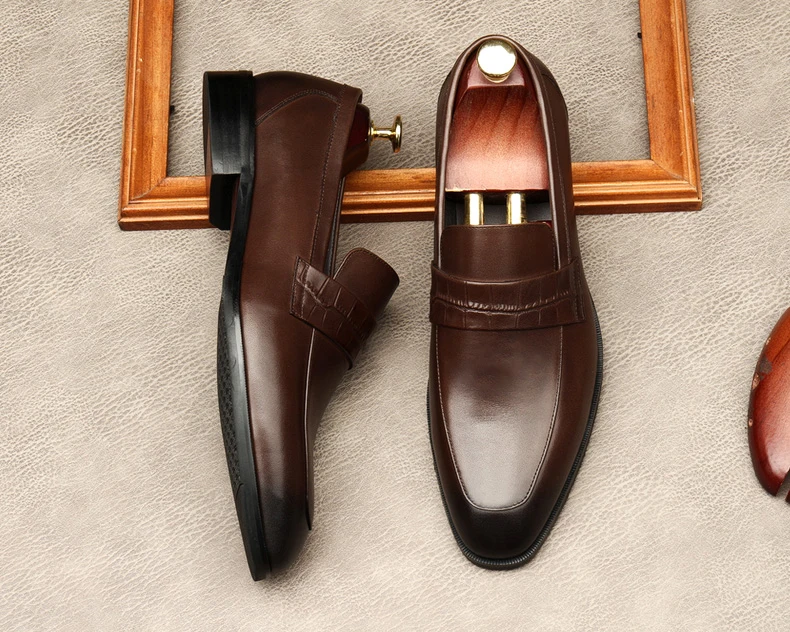 

Slip On Men Dress Italian Genuine Leather Shoes Business Wedding Shoe Round Head Formal Italian Fashion Black Oxford Shoe Lofers