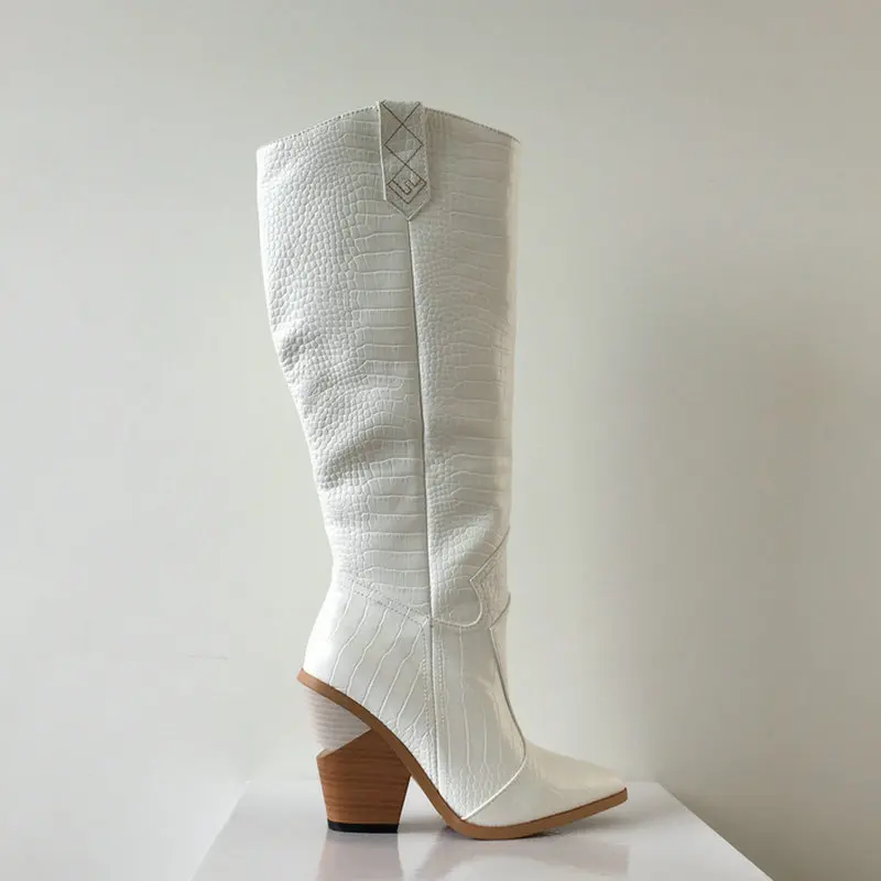 

Женские сапоги из грубого материала, сезон 2019