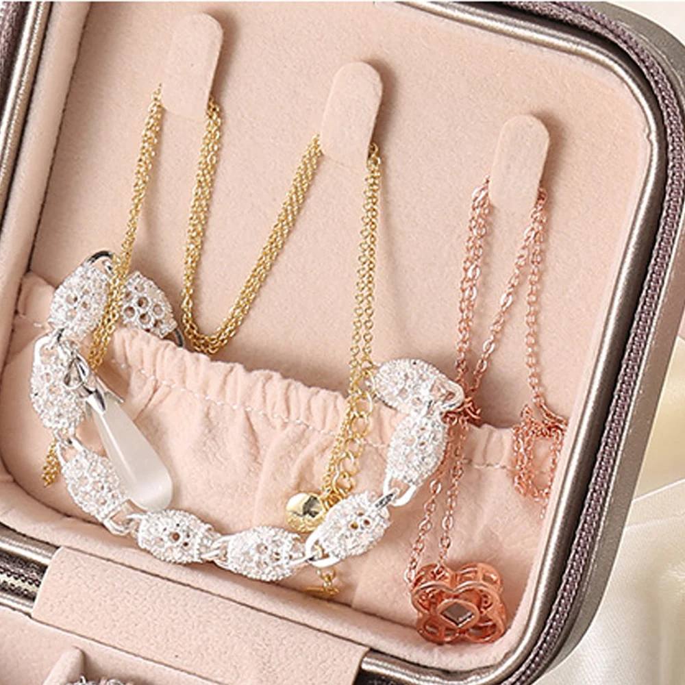 

Leather Jewelry Box Storage Ring Display Lady Case Portable Jewelry Organizer for Necklaces
