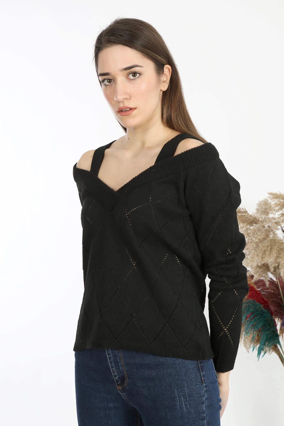 

STRAPPED WOMEN KNITWEAR SWEATER