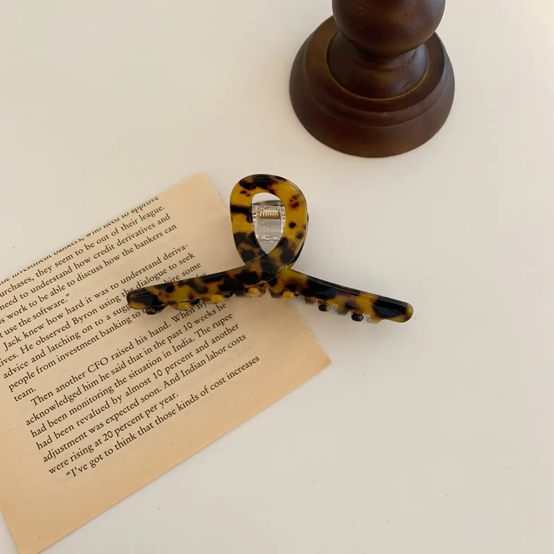 

New Acetate Hair Claws Crab Clamps Charm Claw Clips Women Girls Leopard Hair Clips Retro Cross Hairdresser Hair Styling Tool