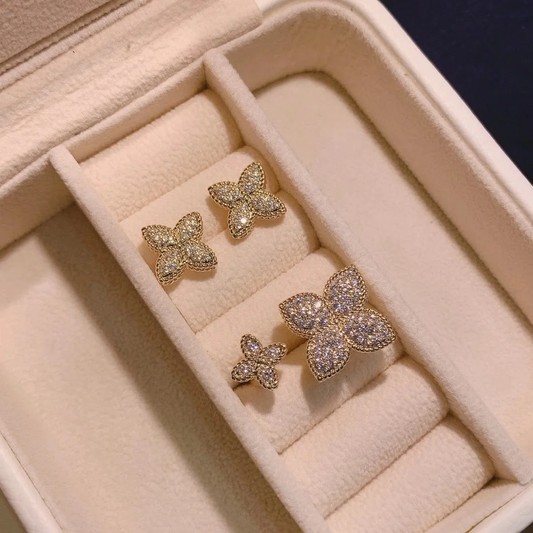 

Temperament Europe and the United States to send girlfriend gift Korean version full diamond four-leaf flower opening adjust