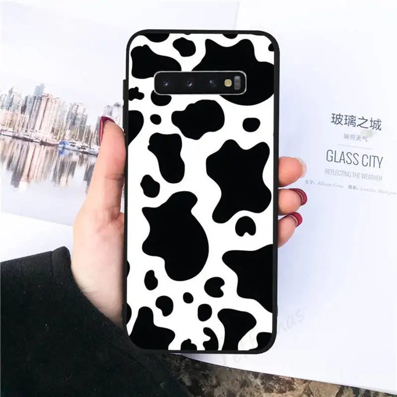 

White Black Cow Symbol Pattern Print Phone Case For Samsung galaxy S 8 9 10 20 21 30 A 30 50 51 70 note 10 plus Ultra 5g
