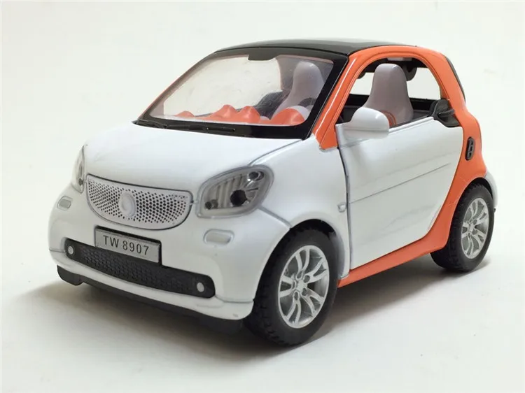 1:32 Масштаб Smart Fortwo литая под давлением металлическая модель автомобиля игрушка автомобиль со звуком светильник Коллекция - Цвет: Белый