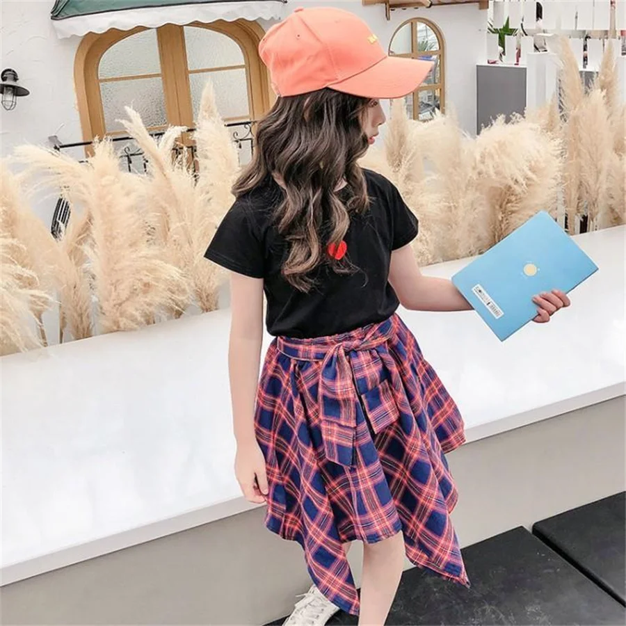 Модный комплект одежды для маленьких девочек топы в форме сердца + клетчатая юбка