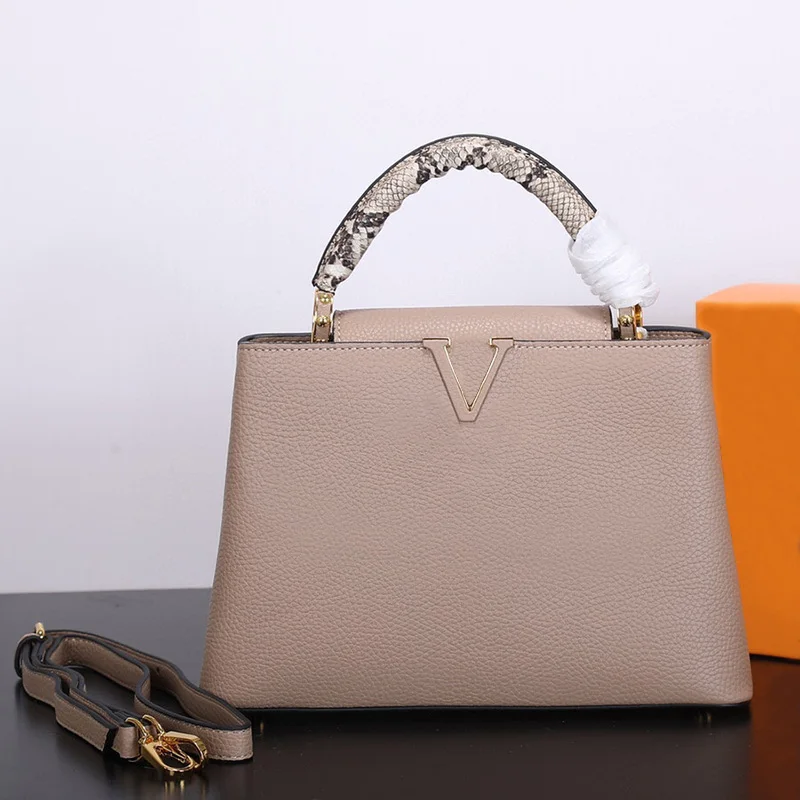 

The New Leather Bag Is Fashionable And Classic