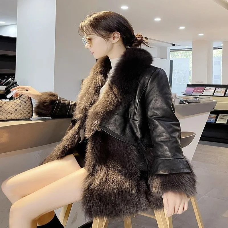 Faux Fur  Women Winter Coat Wool 2021 Winter The New Female Faux Fox Fur Black Thin Splicing