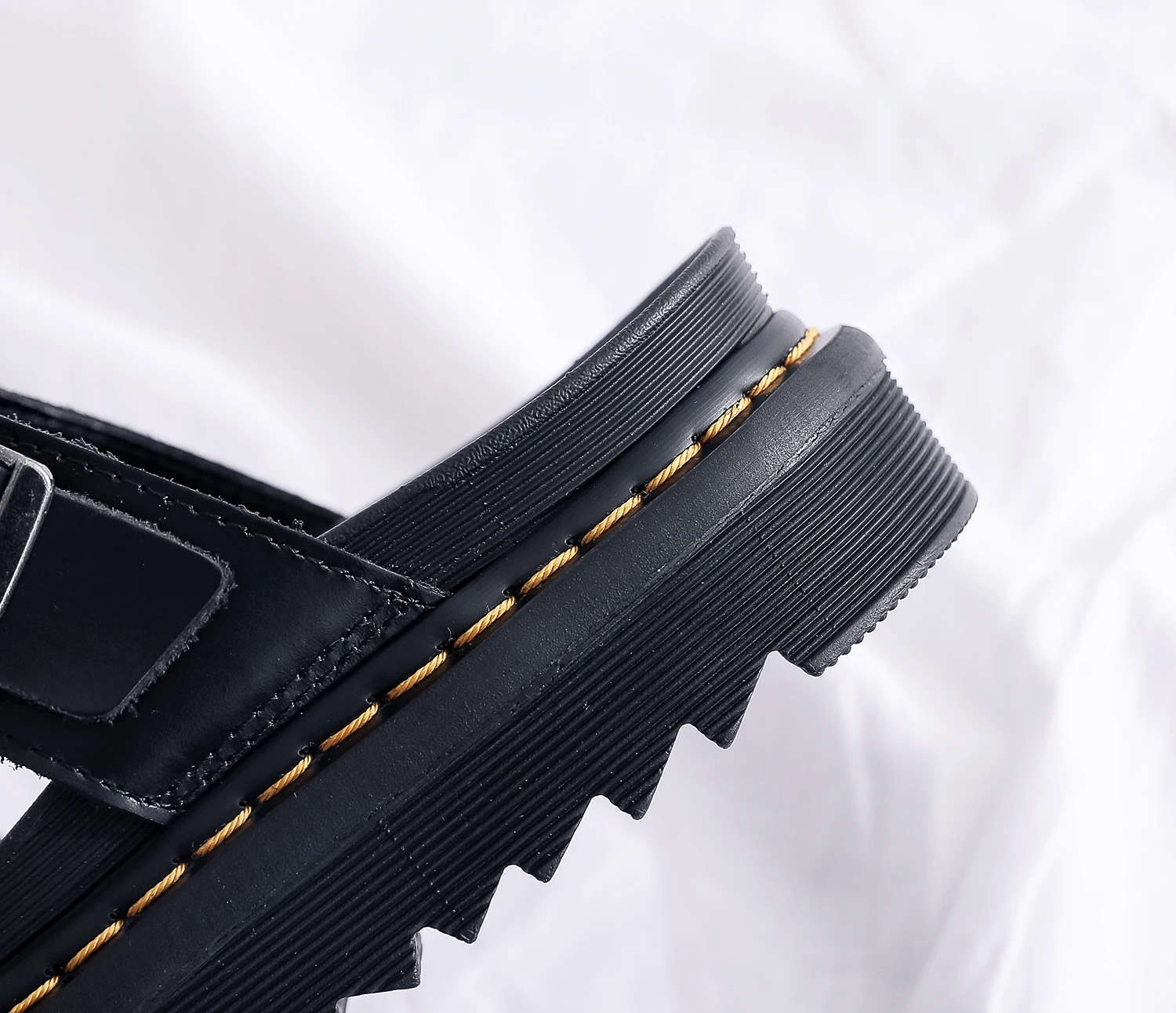 

New women's leather sandals wear-resistant anti-platform shoes leather ladies slippers flat shoes fashion casual women's shoes