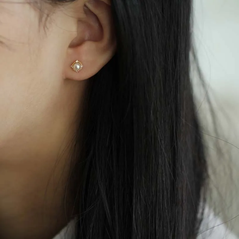 Серьги гвоздики с жемчугом и кристаллами 9 к|Серьги-гвоздики| |