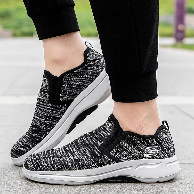 

Summer Size 39-48 Men Running Shoes Lightweight Breathable Jogging Shoes Men Black Gray Walking Shoes Outdoor Non-slip Sneakers