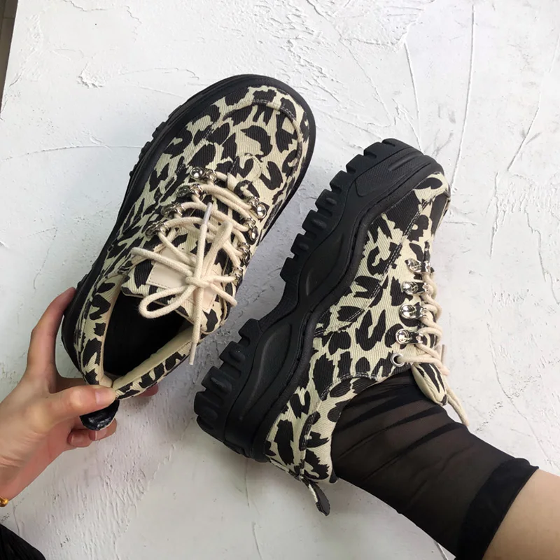 

Thick-bottomed leopard-print old shoes female 2020 autumn new students ins canvas shoes low to help women's shoes