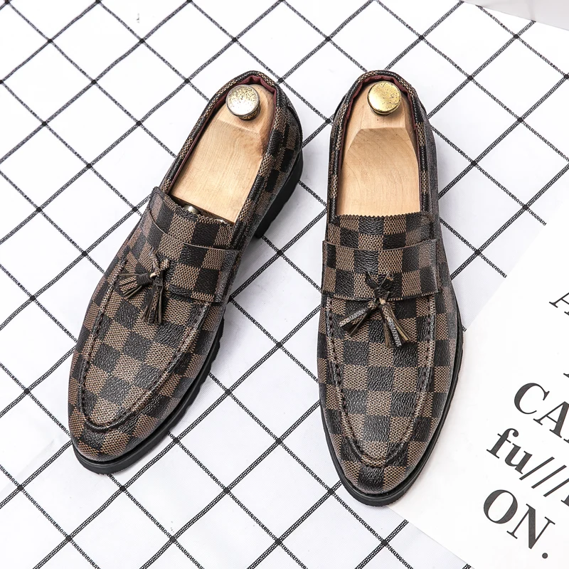 

Designer luxury men's shoes high quality brand plaid printing fashion gentleman tassel leather shoes work office Oxford shoes