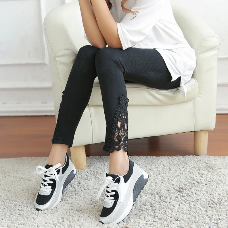 Женские кружевные леггинсы MIOFAR синие черные серые с цветочным кружевом и лямкой