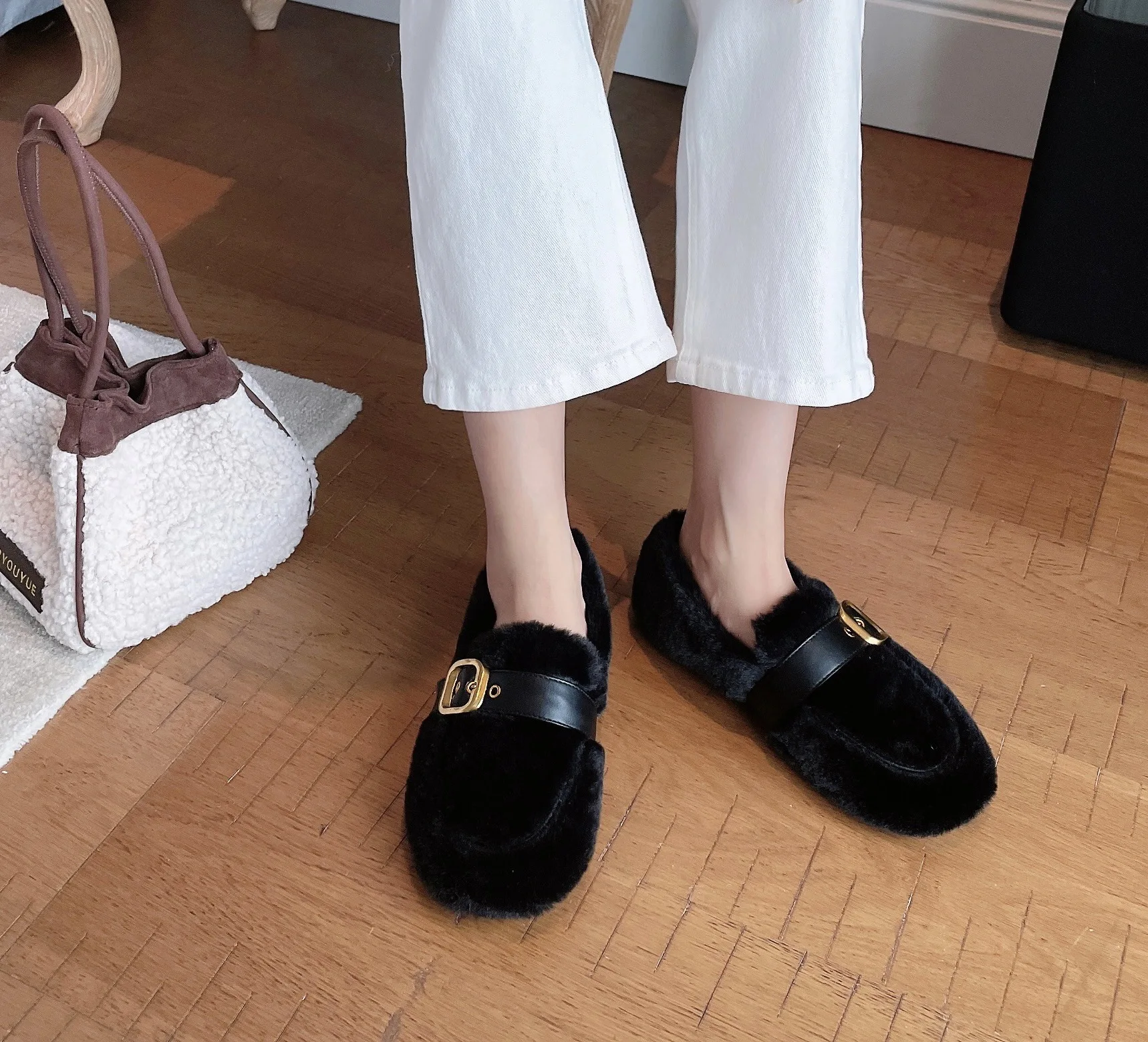

Leather Women's Shoes Round Toe All-Match Casual Female Sneakers Loafers Fur Flats Genuine Leather New Moccasin Winter Dress Sol