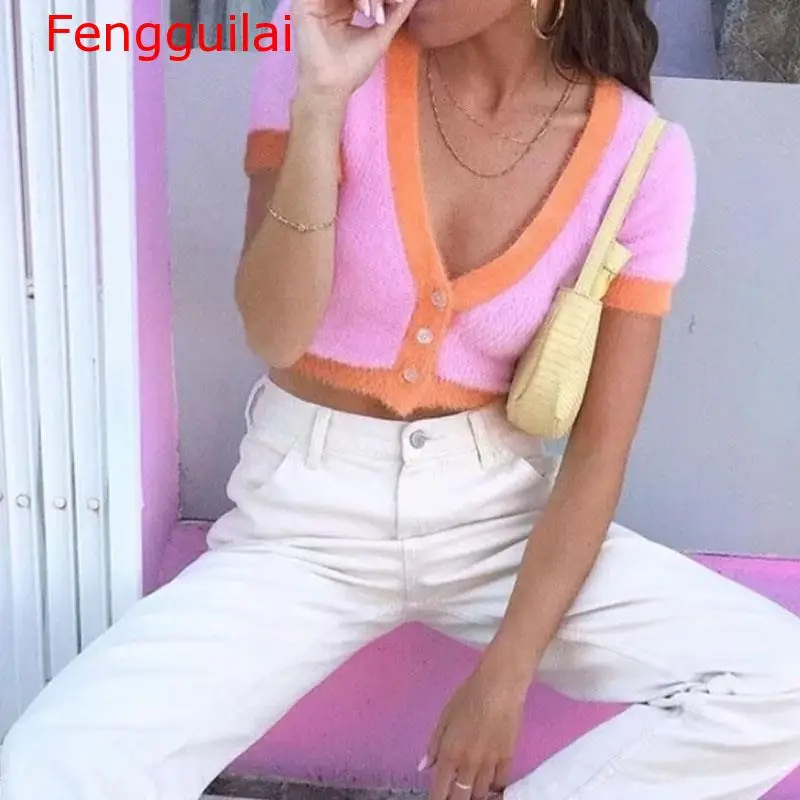 

Женский короткий свитер с V-образным вырезом